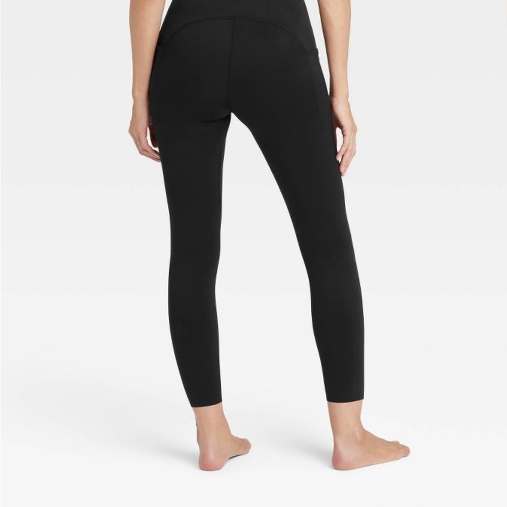 All in Motion flex high rise 7/8 legging. Size Medium. Color Black - Picture 2 of 9